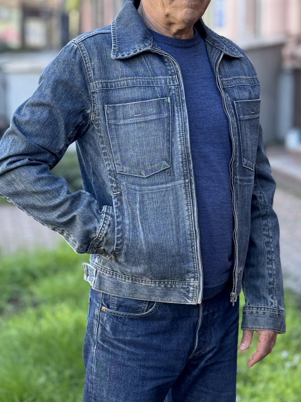 Куртка піджак чоловіча джинсова синя на блискавці з потертостями