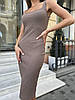 Жіноче приталене плаття-футляр з невеликим розрізом ззаду відтінку мокко з приємної тканини рубчик в р.42/46, фото 3