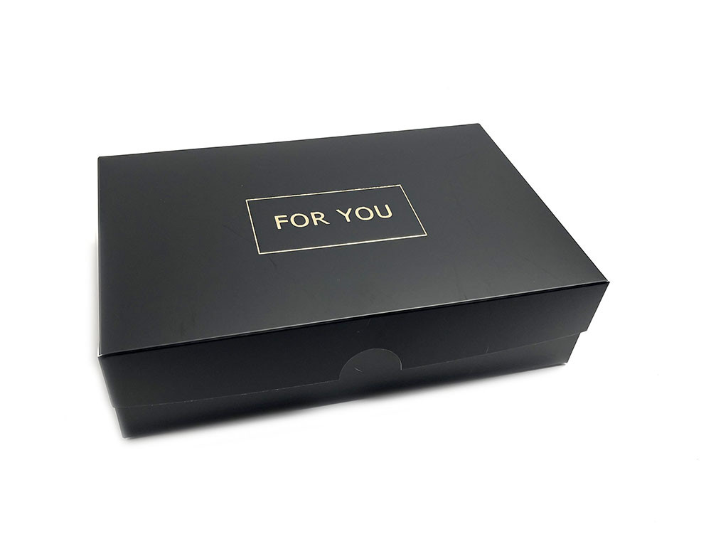 Коробка для пакування 23*15*6 чорна з тисненням золотом "FOR YOU"