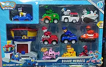 Комплект з 10 фігурок та Рятувальна Станція.
Станція має кнопку ,куда дітки ставлять собачку і вона штовхає їхати вперед!
Гратися з цим набором саме задоволення.

Характеристики:

Хороша деталізація
Голова у фігурок рухається
Машинки з інерці