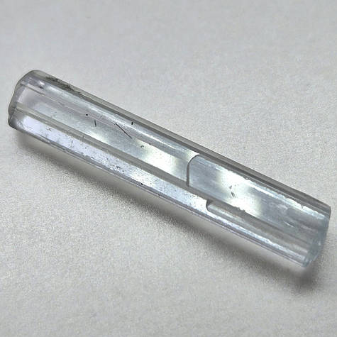 Натуральний аквамарин ювелірний камінь для створення прикрас необроблений кристал берилу, блакитний, 7,3 карата.