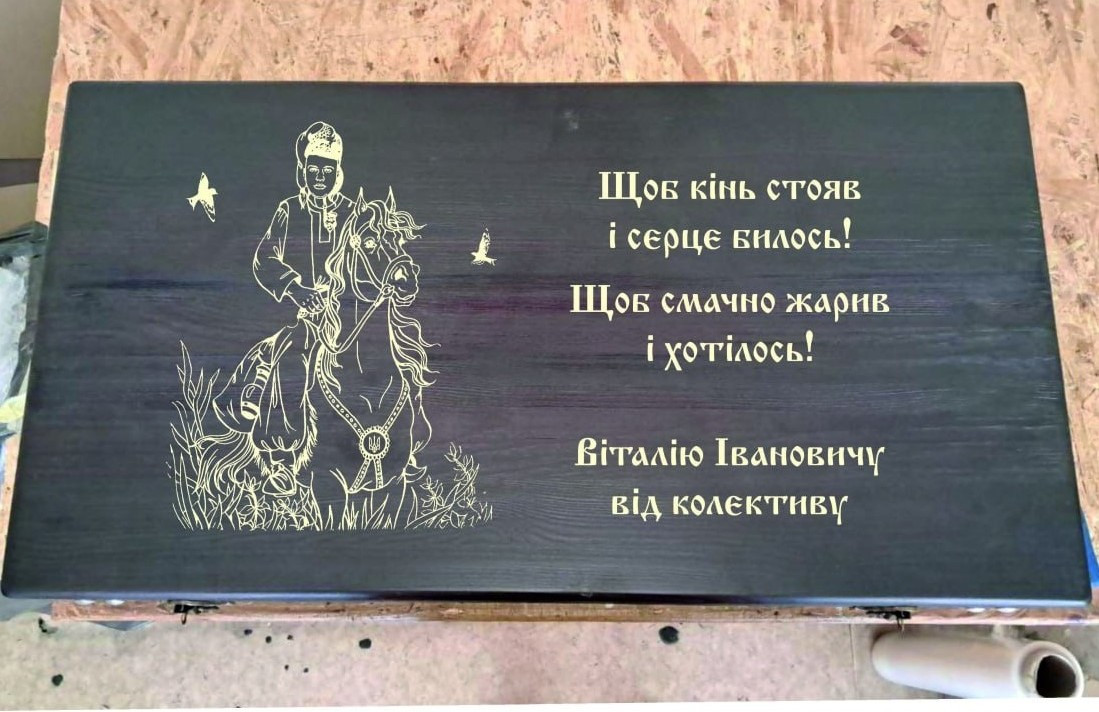 Гравіювання на дерев'яній коробці, фото 1
