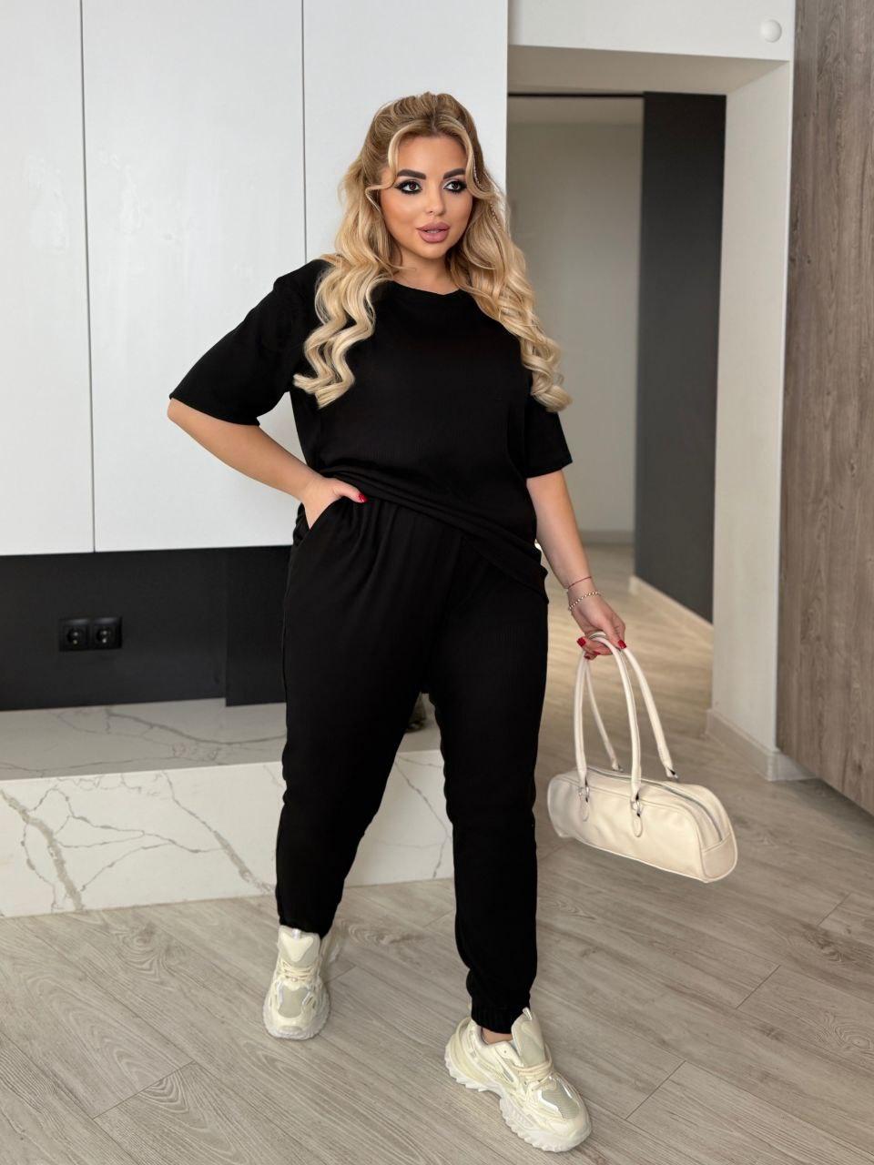 Спортивний костюм із футболкою