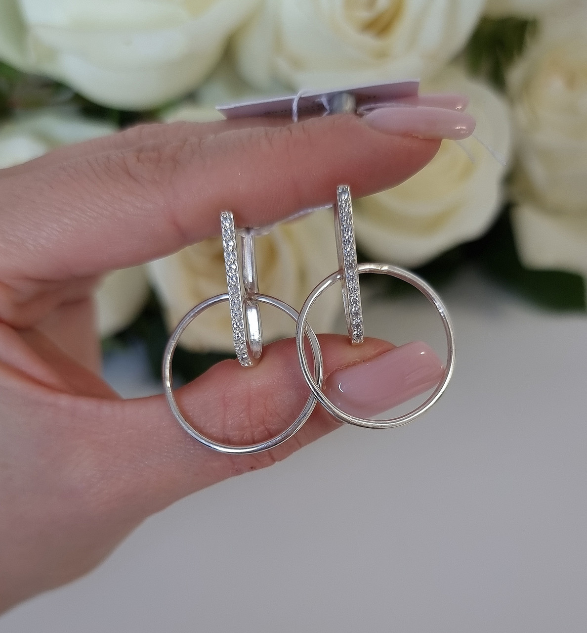 Сережки-круги на подвеске из серебра с фианитами Мохито