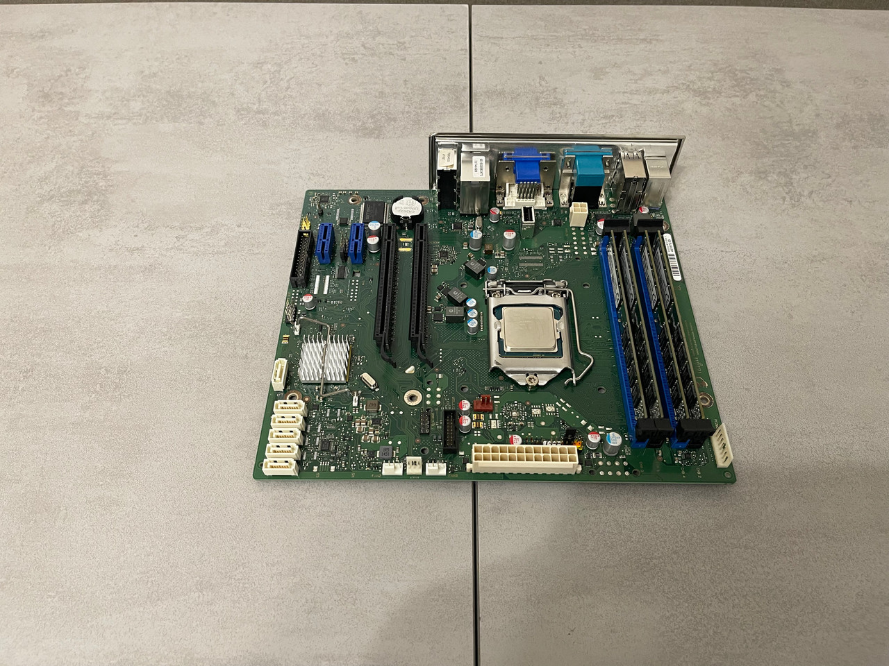 Материнська плата Fujitsu D3222-B12 GS3, процесор Intel Core i3-4160, 3.60 GHz 2 ядра 4 потоки, 16GB RAM DDR3