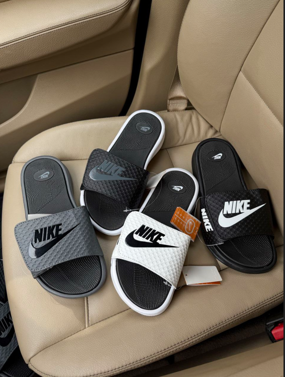 Чоловічі тапки Nike шльопанці Найк чорно білі сланці тапочки літні на липучці