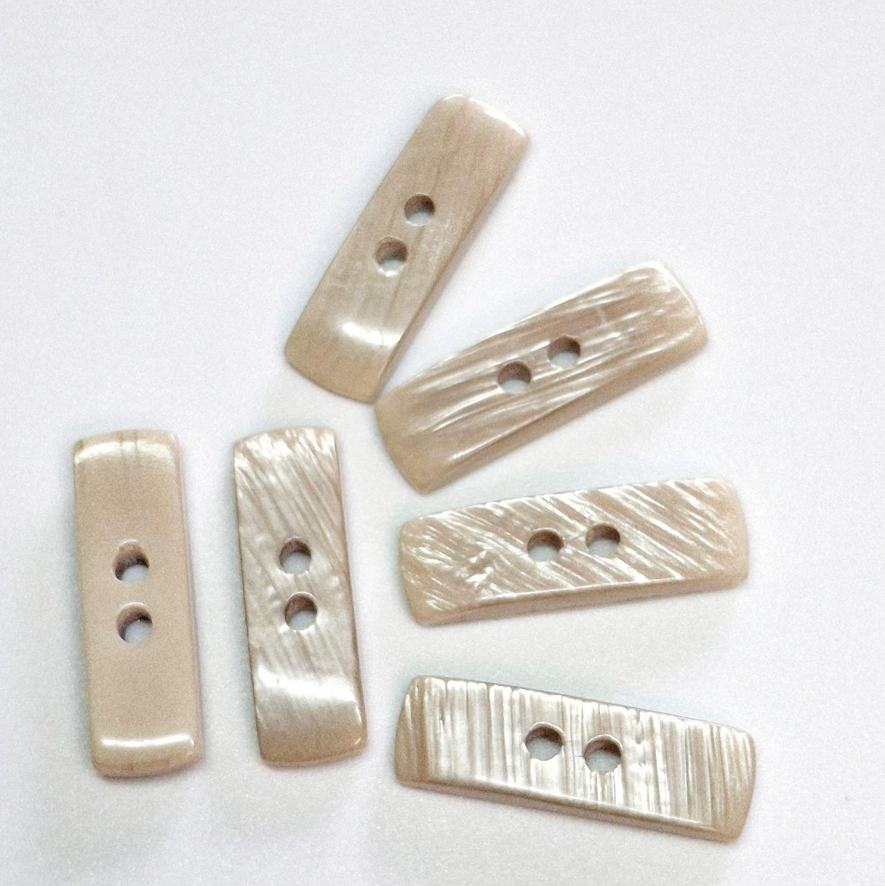 Гудзик прямокутний перламутровий бежевий прошивний 6/18мм, фото 1