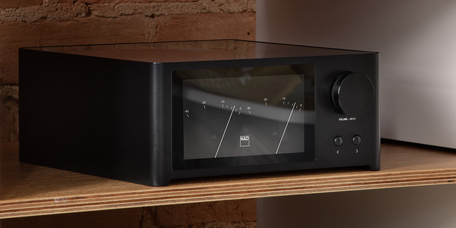 NAD C 700 V2 підсилювач Hi-Fi з функцією аудіо стрімера BluOS
