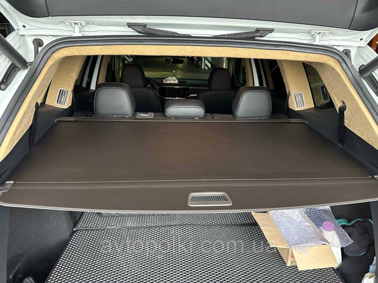 Оригінал Volkswagen Atlas Teramont коричнева шторка полиця полка ролет багажника фольксваген атлас терамонт, фото 1