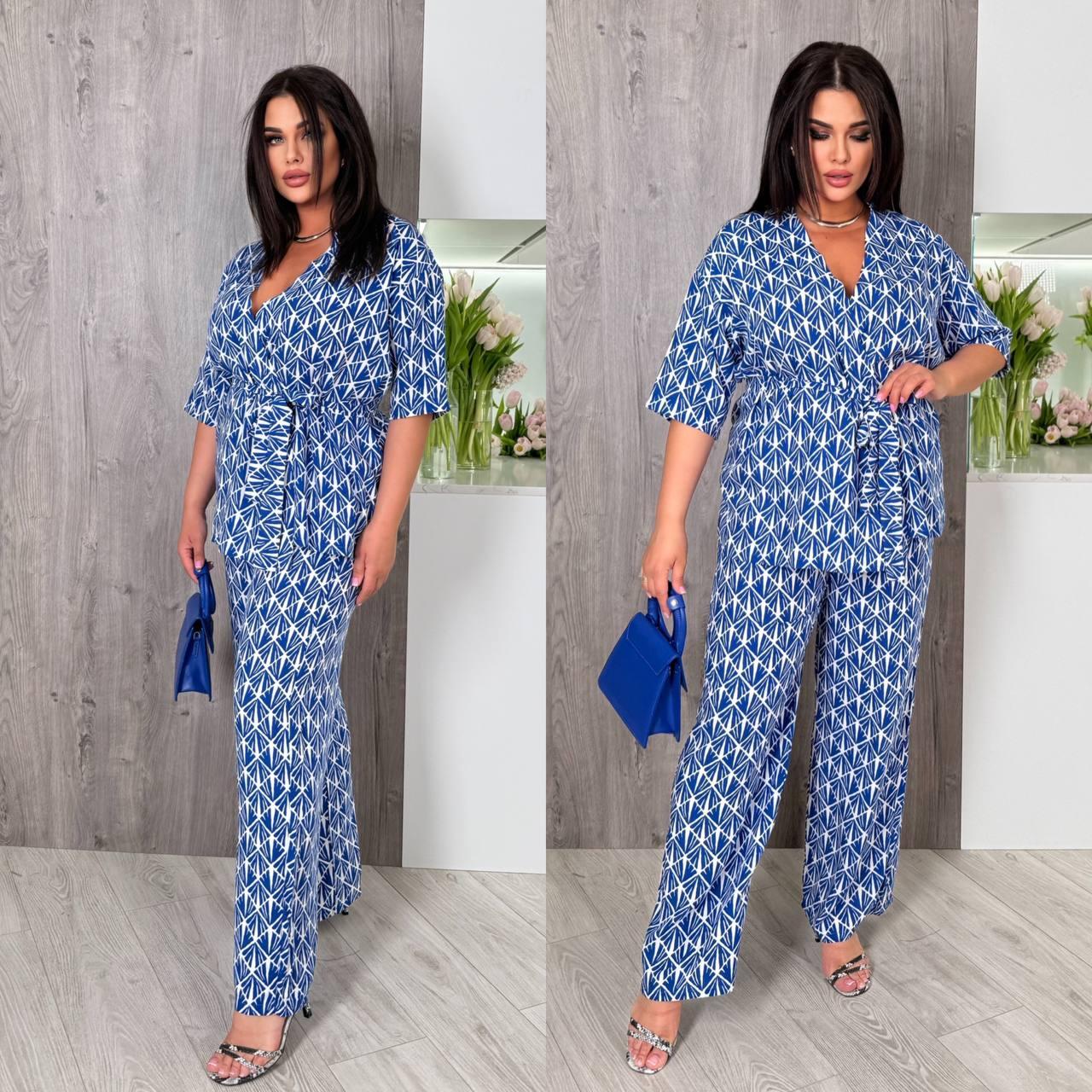 Синій жіночий прогулянковий костюм зі штапелю з принтом батал, фото 1