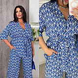 Синій жіночий прогулянковий костюм зі штапелю з принтом батал, фото 3