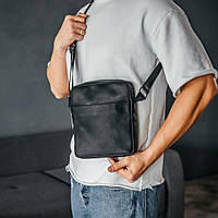 Чоловіча сумка месенджер для документів із гладкої матової шкіри з металевою фурнітурою, колір чорний