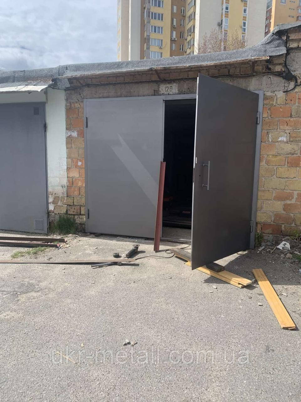 Розпашні гаражні ворота стандарт з хвірткою
