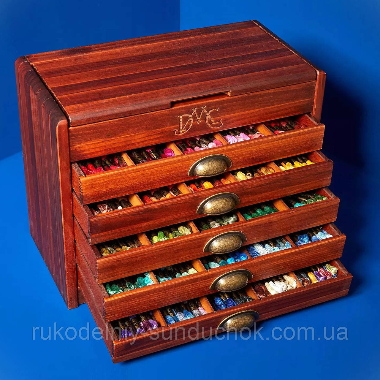 Велика колекційна дерев'яна скринька для рукоділля від DMC +500 мотків муліне DMC (7600B)