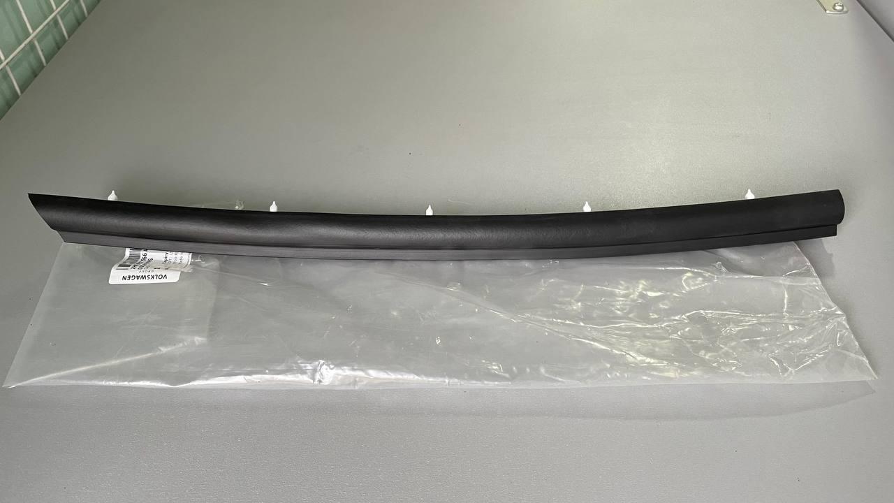 Ущільнювач арки передніх дверей (R) VW T-5 - VAG (OE) 7H0 837 566 A
