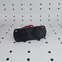 Автомобільна зарядка з двома USB-портами та розеткою прикурювач