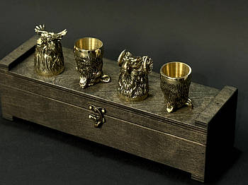 Набір бронзових стопок "Мисливські" (4 шт) в кейсі з фанери