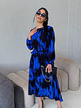 Синє плаття з чорним принтом з американського крепу з поясом на гумці, фото 2