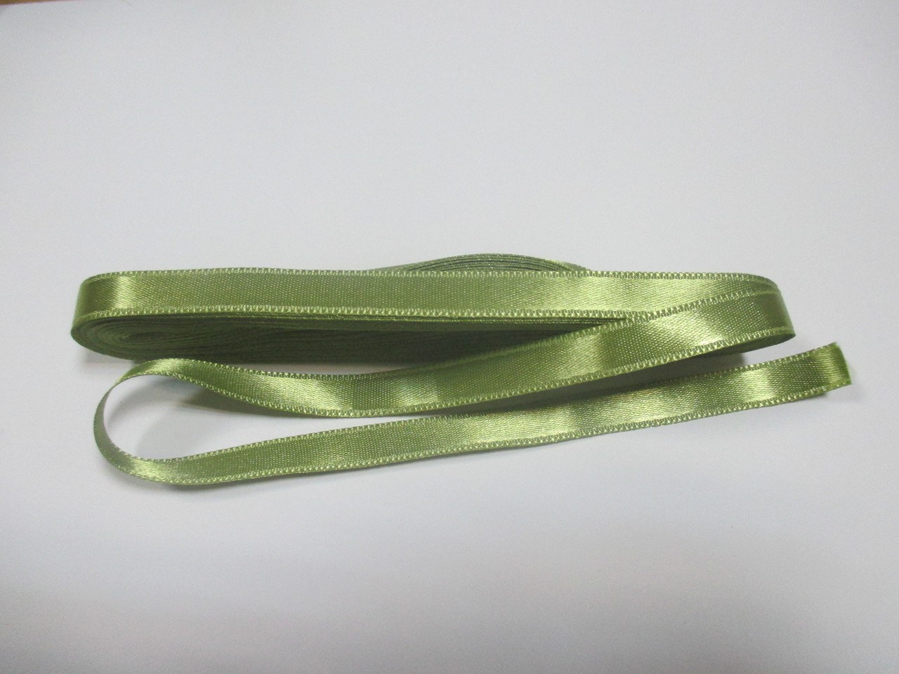 Стрічка атласна GÜL двостороння 1 см ( 10 метрів) хакі світлий,пастельний G 465