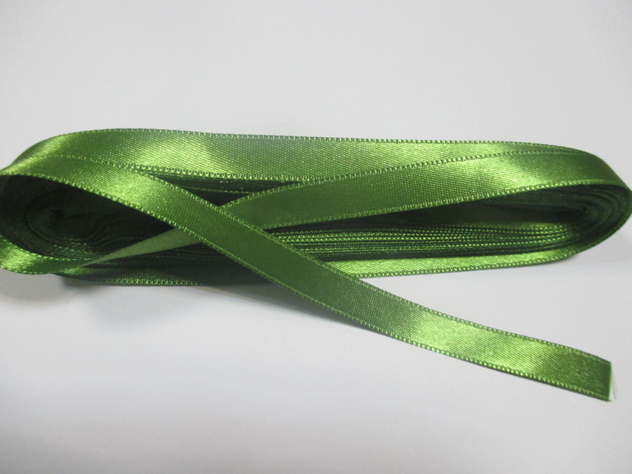 Стрічка атласна двостороння 1 см ( 10 метрів) зелена Н-072