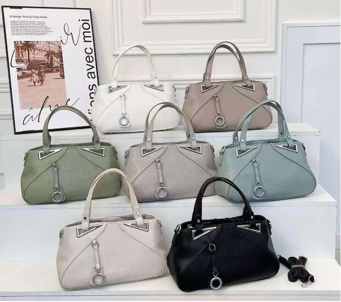 Сумка жіноча на блискавці з довгим ремінцем зі штучної шкіри у різних кольорах Fedya, фото 1