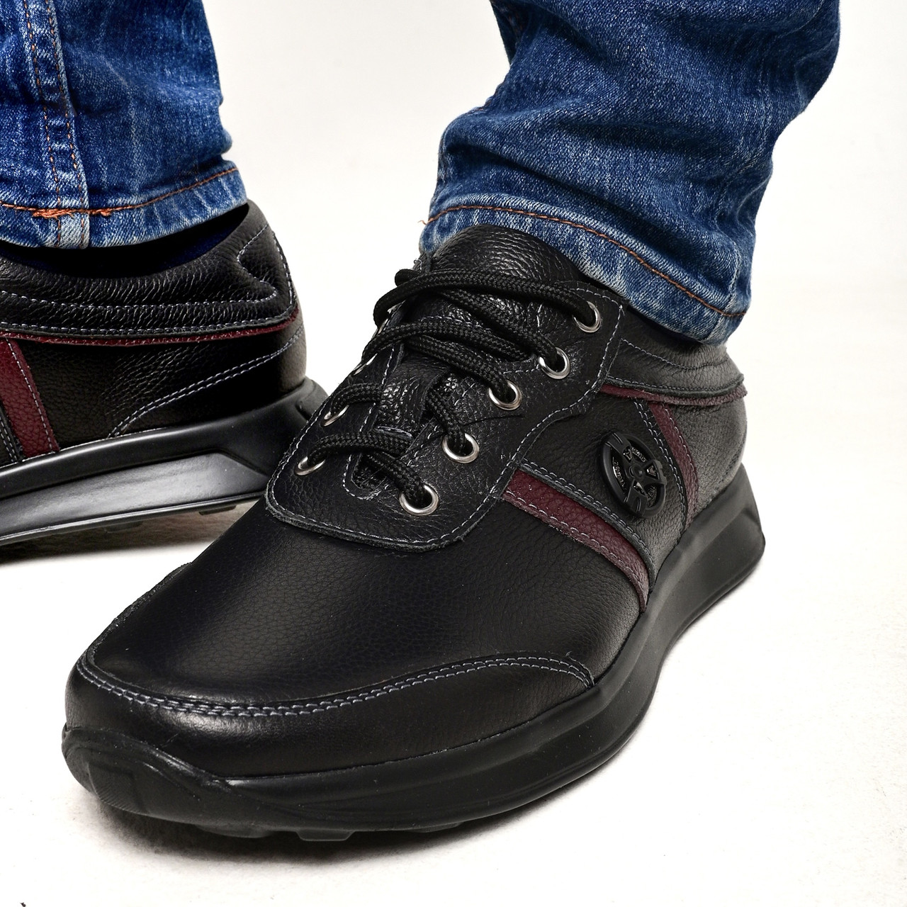 Чоловічі кросівки з натуральної шкіри чорного кольору «Style Shoes»