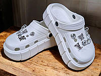 Кроксы женские Progress 152/2 Бабочка белые на платформе с джибитсами