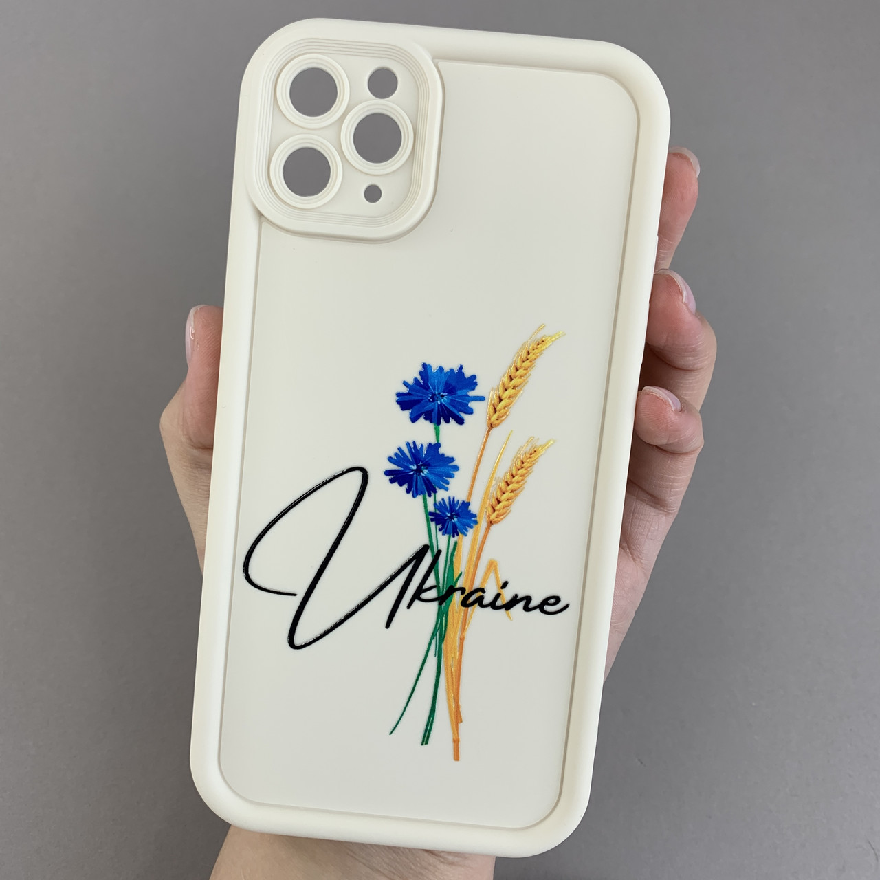Чохол для iPhone 11 Pro Max з високими бортами з принтом Україна на телефон айфон 11 про макс молочний q06t