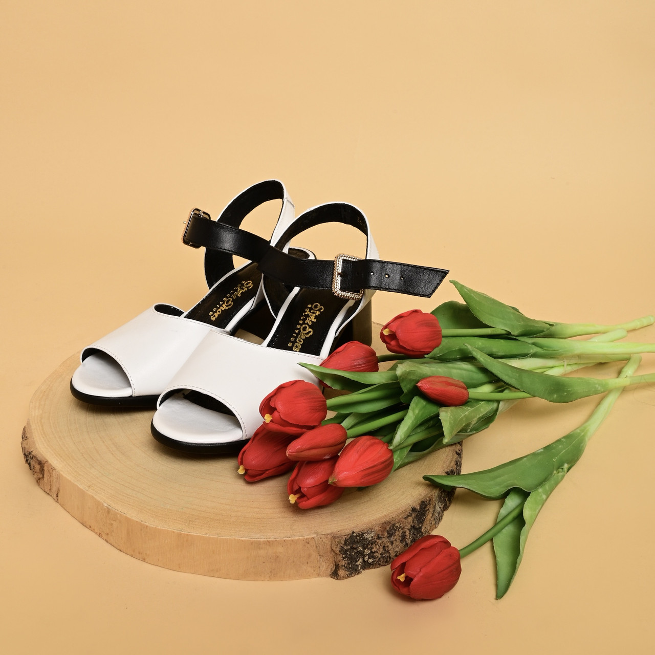 Жіночі босоніжки зі шкіри білого кольору на підборах 5 см “Style Shoes”