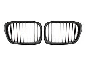 BMW 5 E39 FL 00-04 решітка між фари (ніздрі) тюнінг чорний матовий лівий + правий комплект.