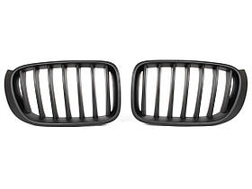 BMW F25 X3 2010 - решітка між фарами (ніздрі) ліва + права комплект. ЧОРНИЙ МАТОВИЙ