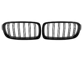 BMW 3 F30 / F31 11-15 седан / універсал решітка між фарами (ніздрі) лівий + правий комплект. BLACK GLOSSY