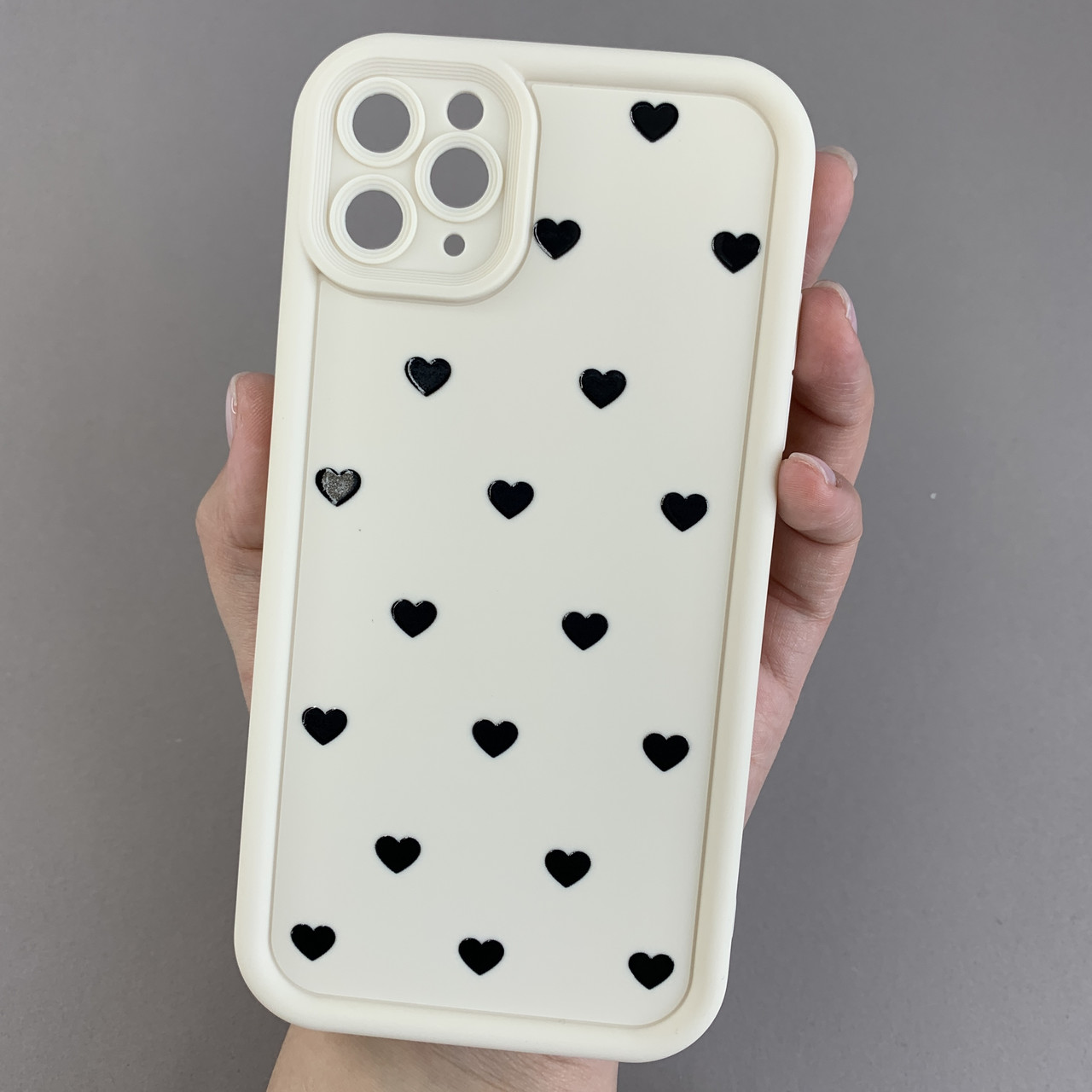 Чохол для iPhone 11 Pro Max чохол з високими бортами з сердечками на телефон айфон 11 про макс молочний q06e