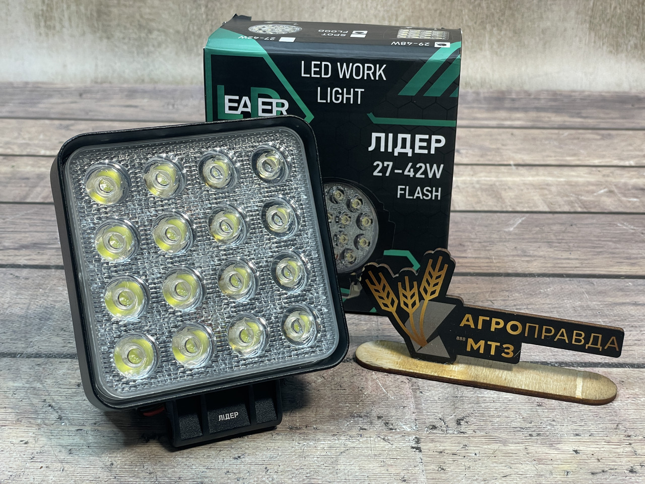 LED фара 48W (16 диодов * 3W) широкий промінь + стробоскоп Лидер