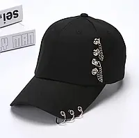 Трендова кепка з цепочкою та ланцюжком. Чорна