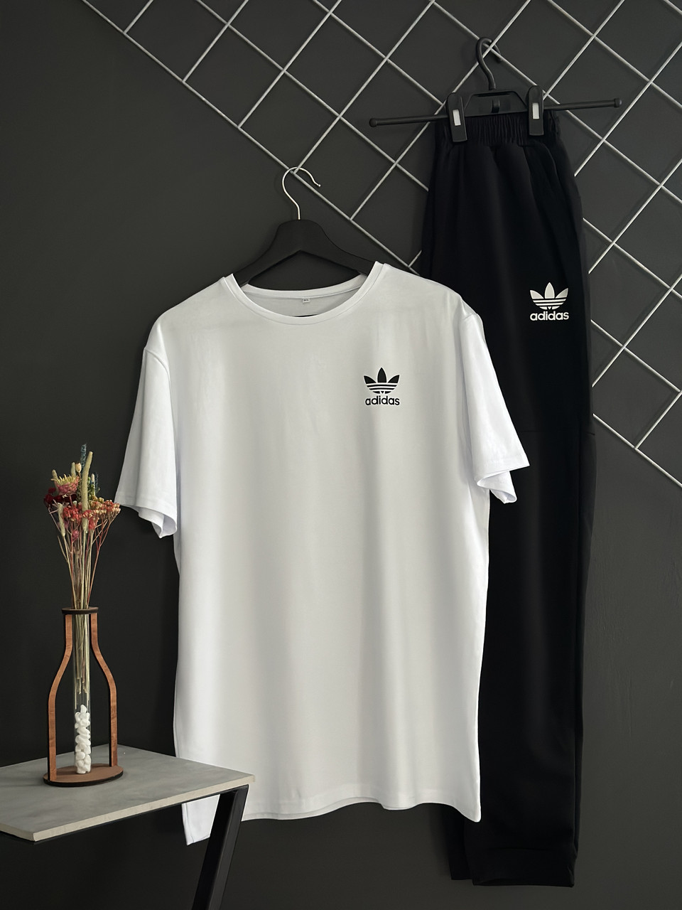 Чоловічий літній комплект Adidas чорні штани біла футболка Адідас