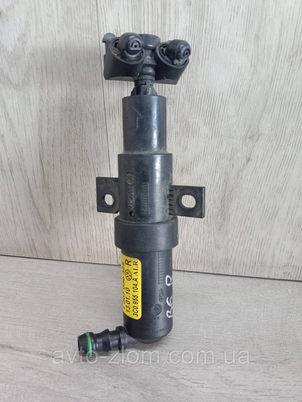 Форсунка омивача фари Volkswagen Passat B6. Пасат Б6. Права. 3C0955104.