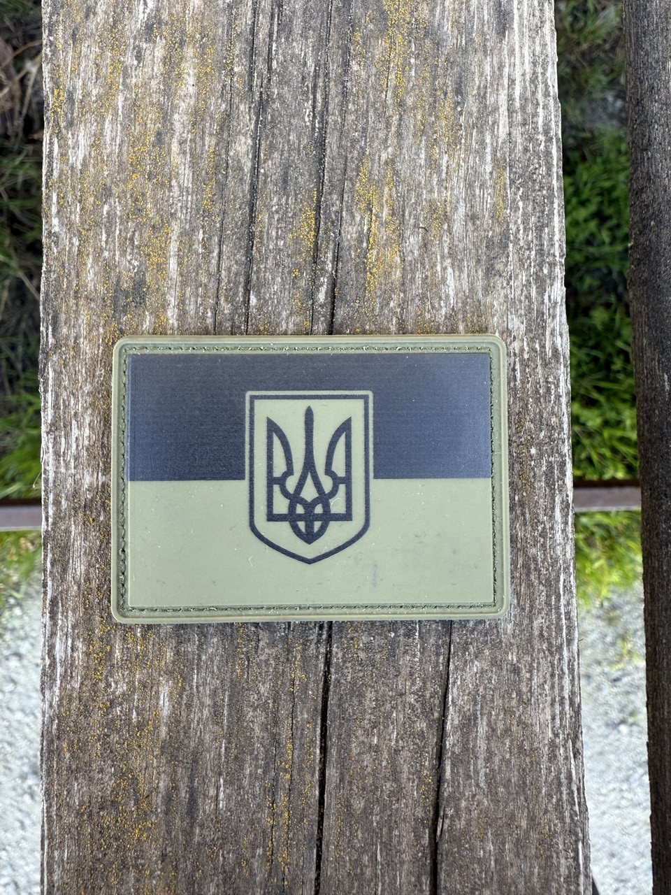 Шеврон/патч гумовий ПВХ прапор України із тризубом зелено-чорний
