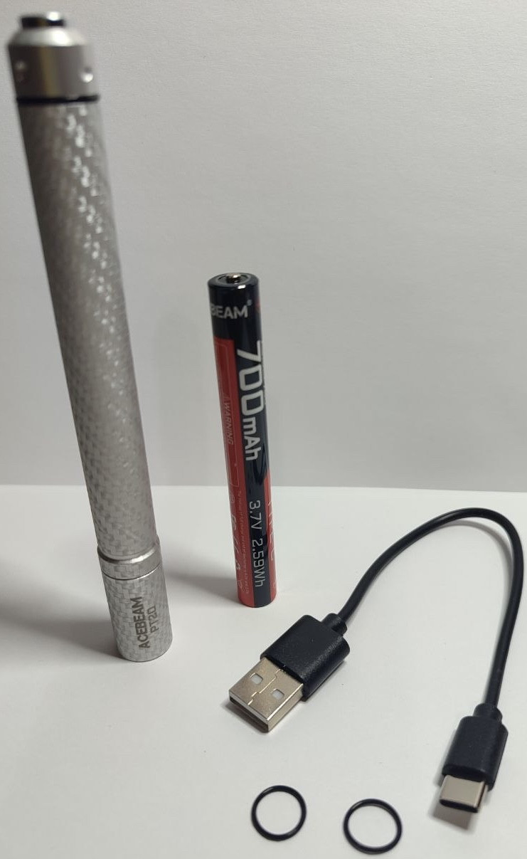 Ліхтар Acebeam PT20 LUXEON HL4X 6500K сріблястий з малюнком із вуглецевого волокна