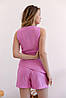 Рожевий лляний літній костюм-двійка: елегантний жилет з красивою шнурівкою і зручні шорти в тон, фото 8