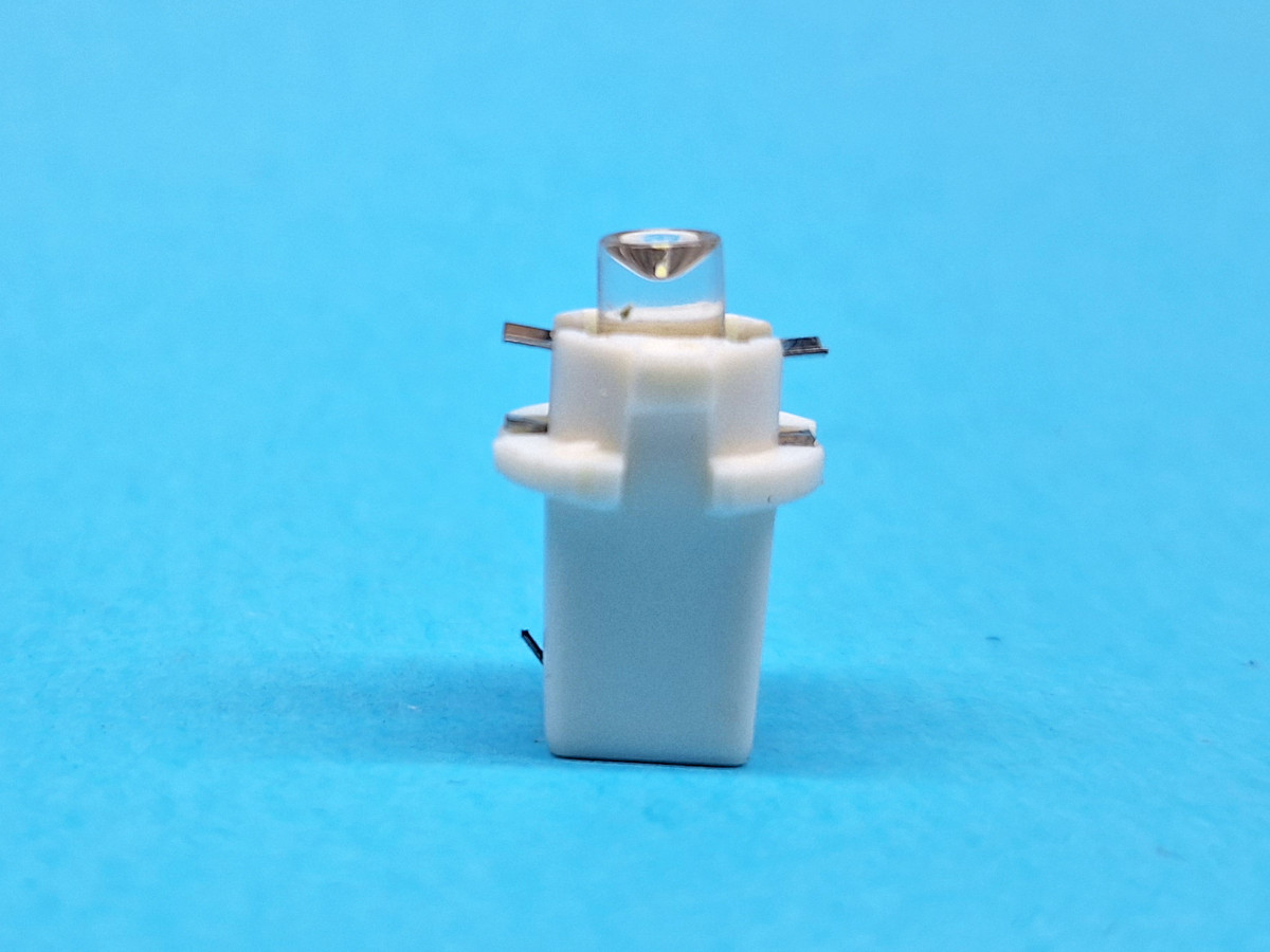 LED лампа підсвічування панелі приладів T5-8,3 12V 1 LED біла з патроном