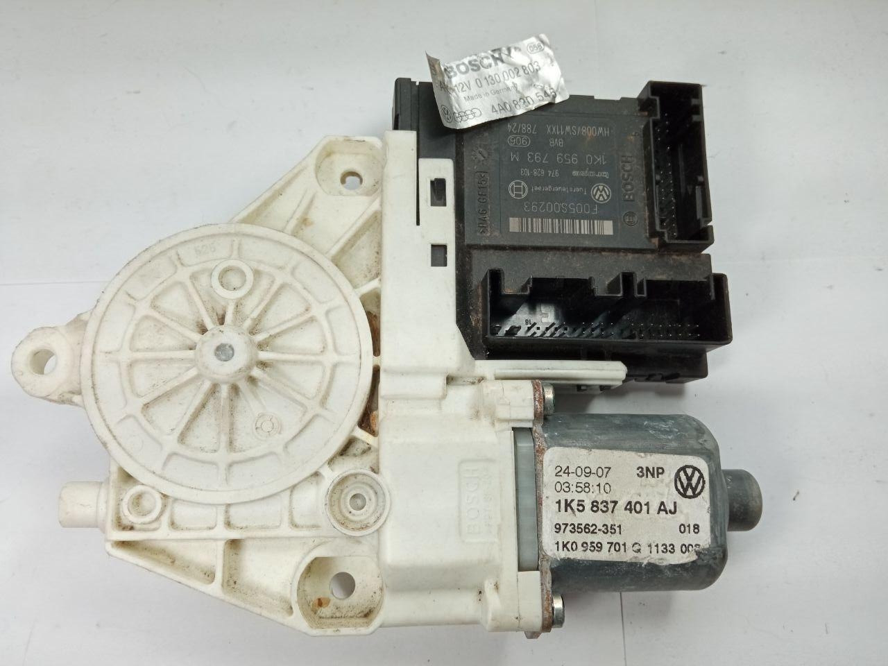 Мотор склопідйомника Volkswagen 1K5 837 401 AJ / 1K5837401AJ / 3NP / 973 562-351 / 973562351 / 1K0 959 701C / 1K0959701C