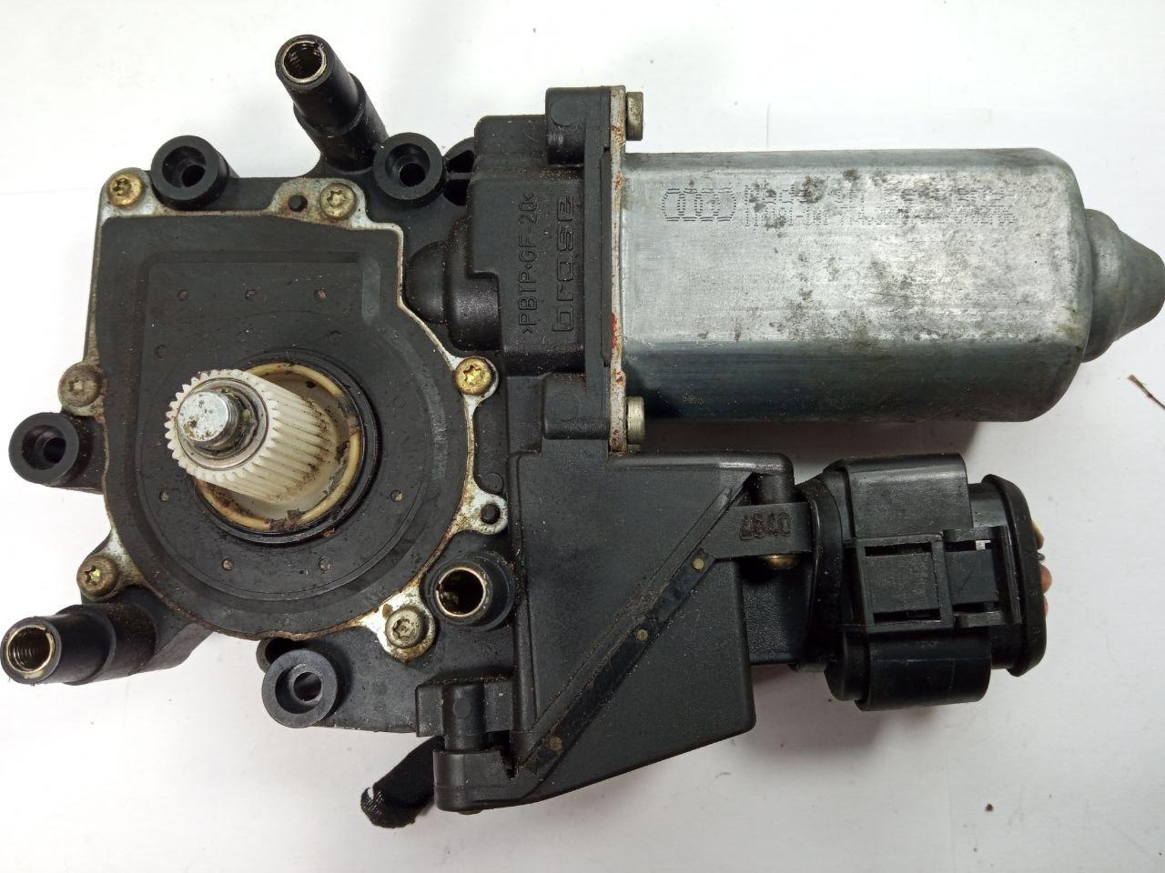 Мотор склопідйомника Audi 114181-101 / 114181101 / 774.30007.42/0702706 / 77430007420702706 / BRM 8L3 959 801 / BRM8L3959801