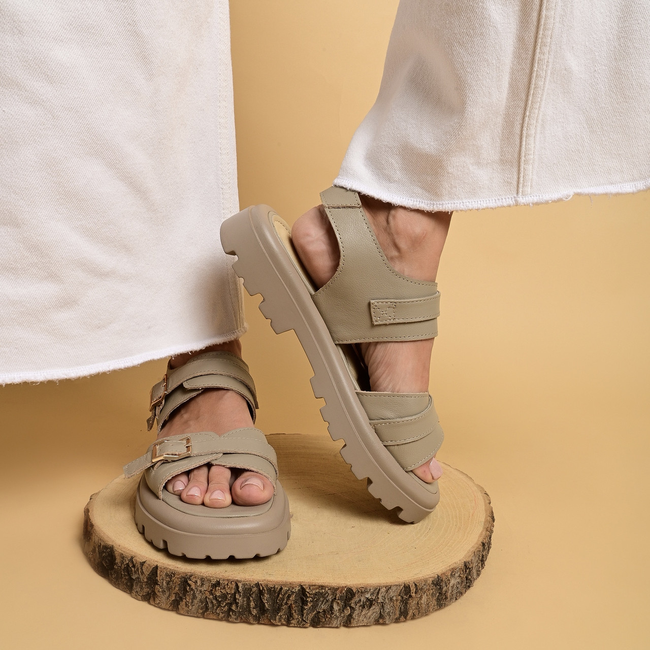 Жіночі босоніжки із натуральної шкіри бежевого кольору “Style Shoes”
