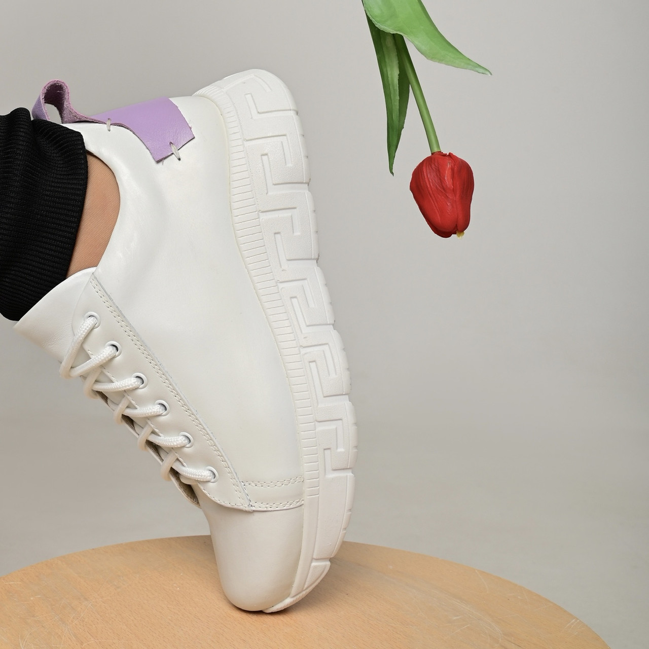 Жіночі шкіряні кросівки білого кольору “Style Shoes”