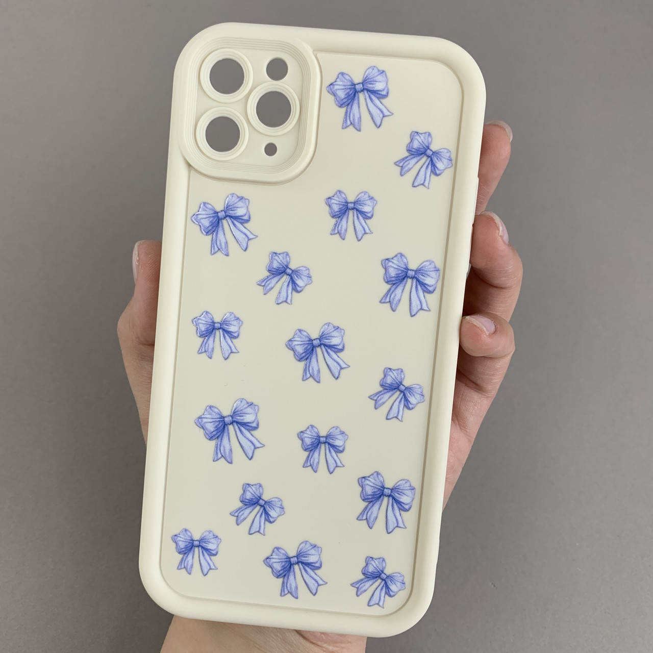 Чохол для iPhone 11 Pro Max молочний з високими бортами з бузковими бантиками на айфон 11 про макс q07u