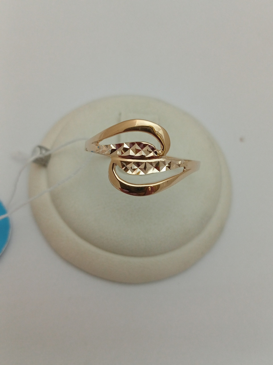 Золоте кільце з алмазною гранню, фото 1