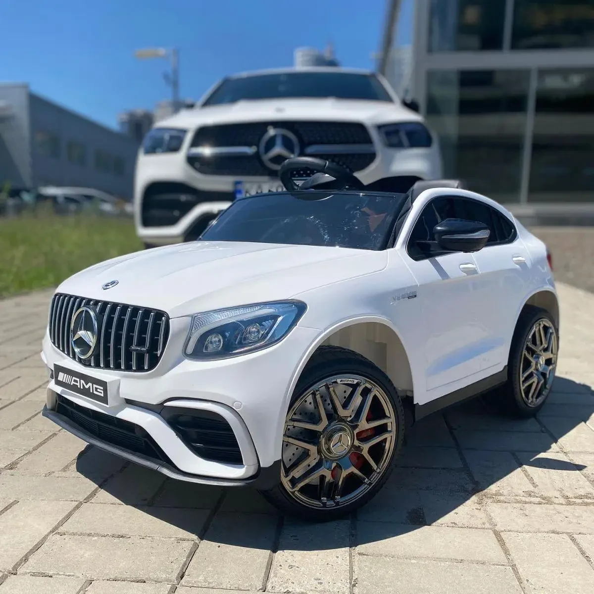 Дитячий електромобіль на акумуляторі Mercedes M 4560 на радіокеруванні для дітей 3-8 років білий