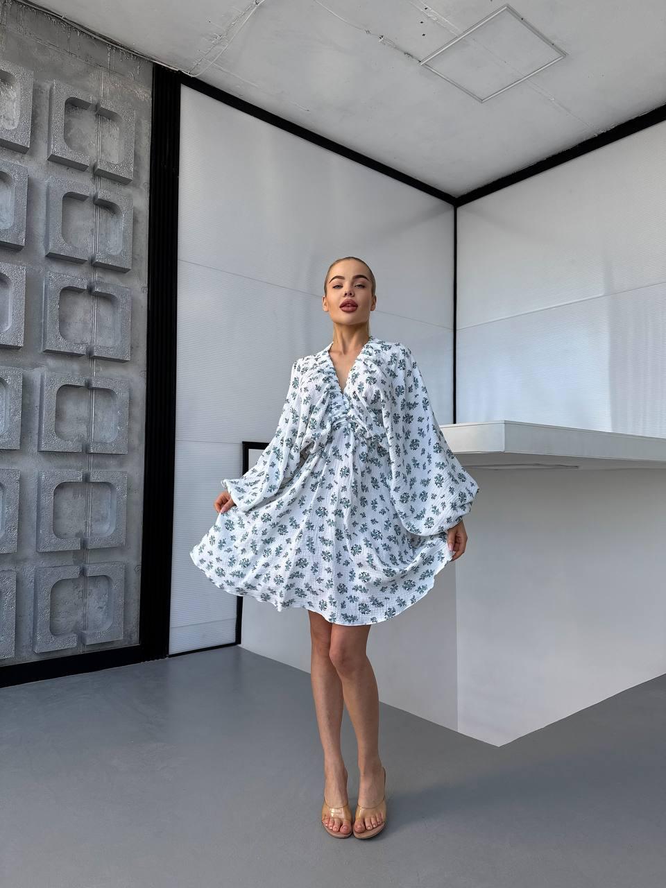 Літня легка повітряна біла сукня з натурального мусліну в м'ятну квіточку з відкритими плечима, фото 1