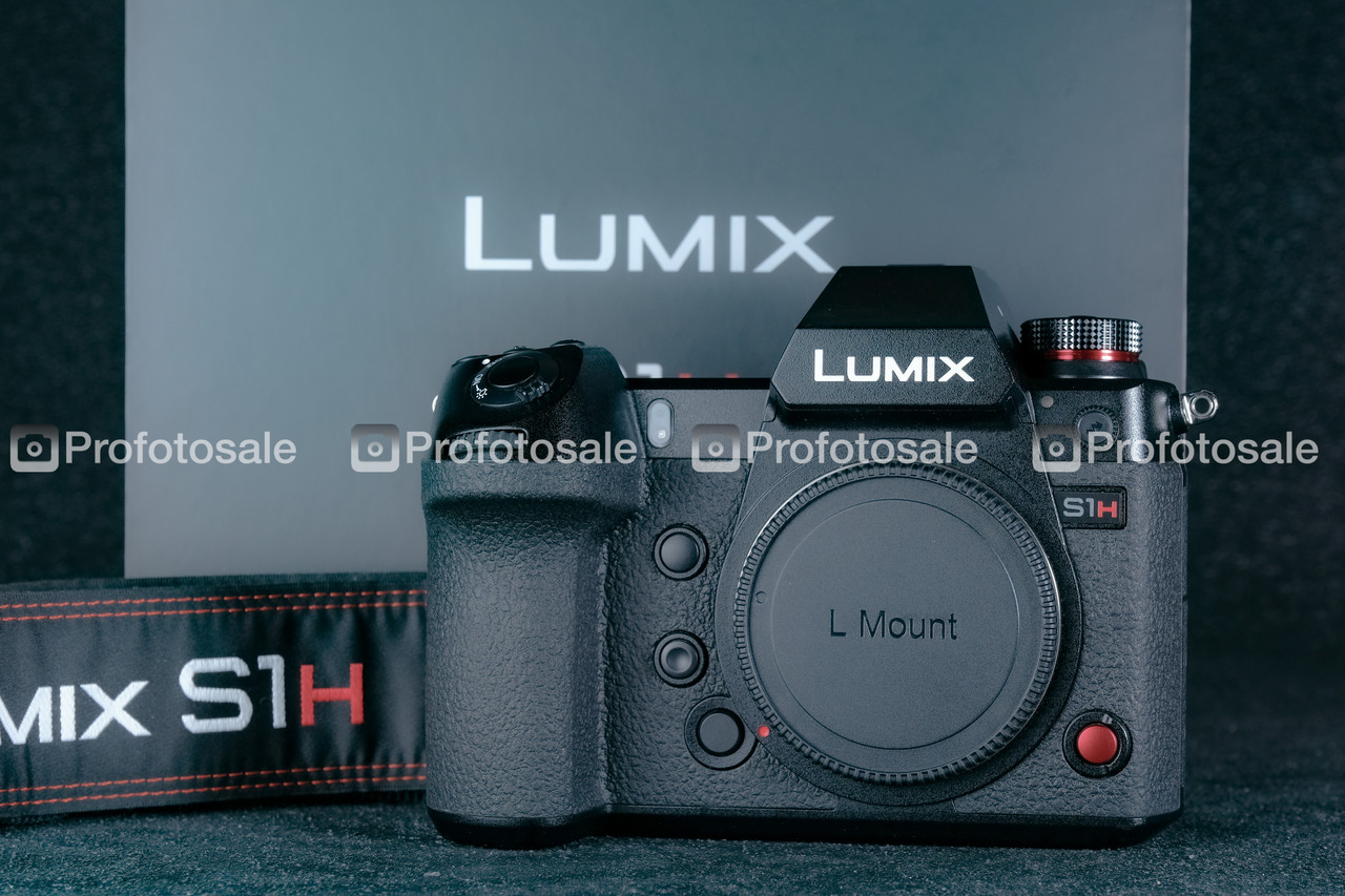 Фотоапарат Panasonic Lumix DC-S1H Body